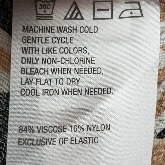 TWRHLL by Christie Brinkley Smocked Button-down Floral Blouse Size 1X - Picture 10 of 11